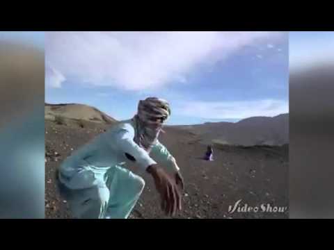 بالفيديو.. شاب يصوب على سيجارة صديقه بنجاح!