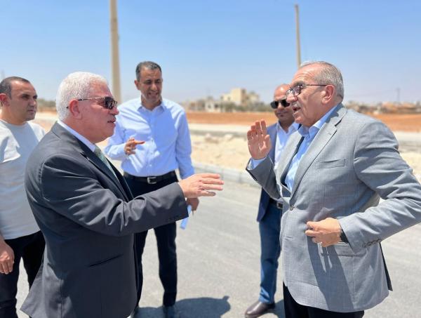 أبو السمن: مشاريع خدمية جديدة في الرمثا وتوجيهات بتأهيل شارع الأربعين وتوسعة الطرق الحيوية