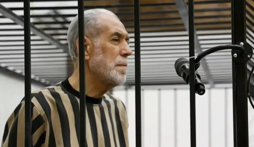 محاكمة مفتي سوريا السابق احمد حسون بتهم جرائم حرب وتحريض ..  تفاصيل