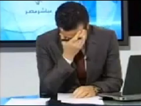 بالفيديو  ..  مذيع الجزيرة يبكي بشدة بعد عرض هذه المشاهد  .. والقناة تقطع الارسال