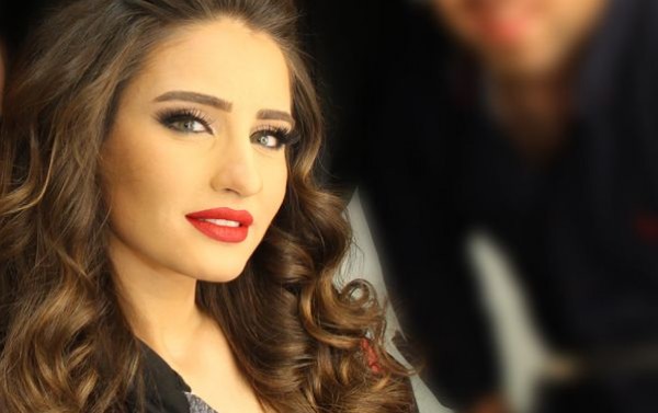 شاهد مقدمة "ذا فويس" التي ستحلّ مكان إيميه صياح