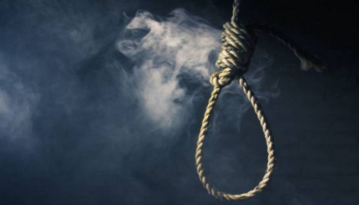  إعدام مدمن مخدرات قتل والده بـ 36 طعنة في الامارات 