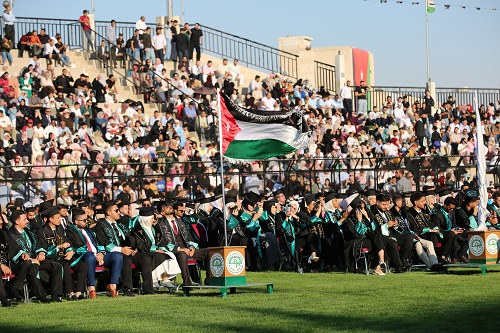 جامعة الزيتونة الأردنية تحتفل بتخريج طلبة الفصل الدراسي الثاني من كليات العلوم وتكنولوجيا المعلومات، التمريض، الصيدلة، والعلوم الطبية التطبيقية