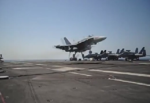 شاهد حاملة الطائرات الأميركية التي تقصف "داعش" (فيديو)