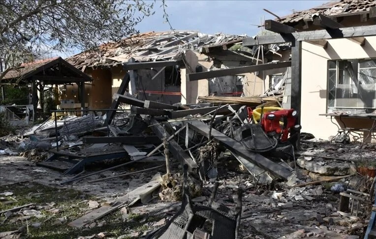 إعلام عبري: صواريخ من لبنان تصيب منزلا في الجليل