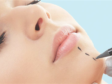 في أي سن يفضل إجراء أول عملية تجميل؟