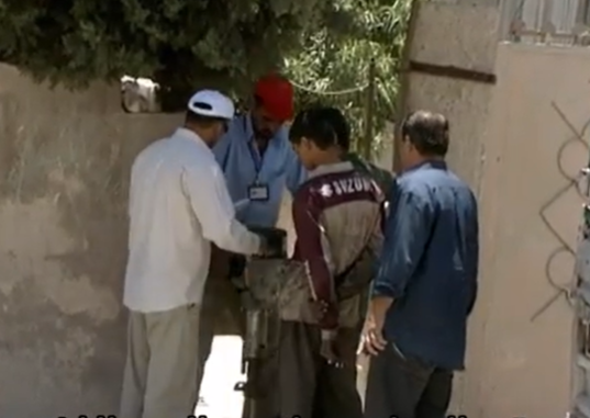 كاميرا خفيه مع المواطنين هدم سور المنزل