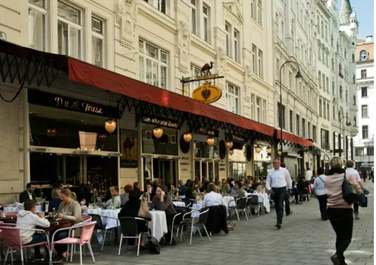 وجهات تجمع بين السفر والاستمتاع بثقافة المقاهي