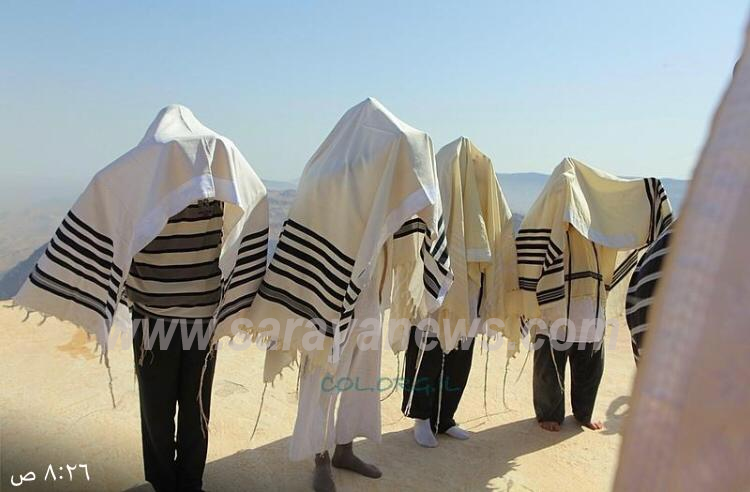 سرايا تحصل على صور صادمه للطقوس  التي كان يقوم بها السياح الاسرائيليين  في مقام النبي هارون بالبترا