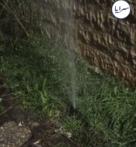 بالفيديو ..  هدر كبير للمياه في الكرك أمام أعين موظفي "السلطة"