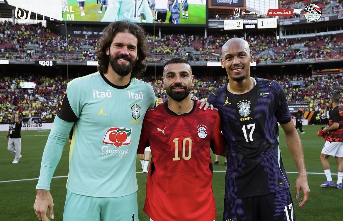 لقاء استثنائى يعيد أمجاد ليفربول ..  محمد صلاح يجتمع مع أليسون وفابينيو