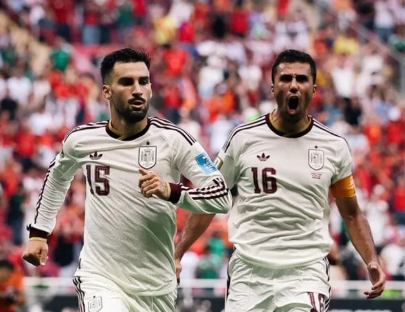 إسبانيا تهزم الأوروغواي وتحسم صدارة مجموعتها بكأس العالم