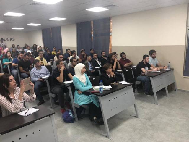 محاضرة  تعريفية عن العمل في أمريكا  في "الشرق الأوسط"