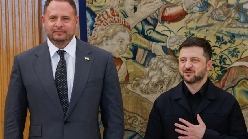 زيلينسكي يقيل يرماك وسط تحقيق فساد يهز كييف