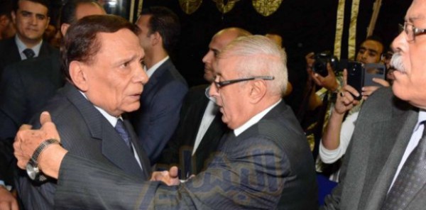 بالفيديو  ..  عادل إمام يطرد جميع الصحفيين من عزاء سعيد صالح