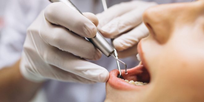 فني أسنان ينتحل مهنة "طبيب" بجمعية خيرية في عمان 