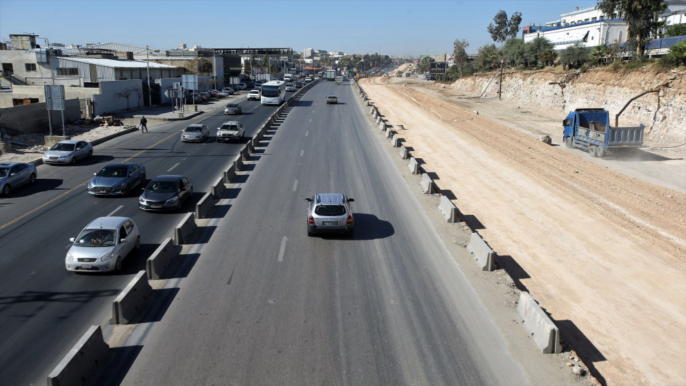 افتتاح جزء من مشروع حافلات التردد السريع بطول كيلومتر للسير القادم من الزرقاء باتجاه عمان