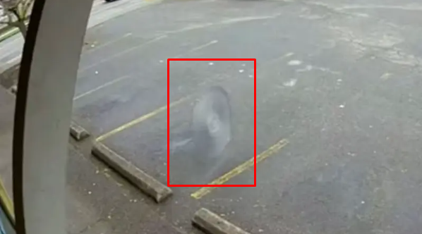 فيديو ..  ثوان معدودة أنقذته من منشار "تائه" كاد يشطره إلى قسمين