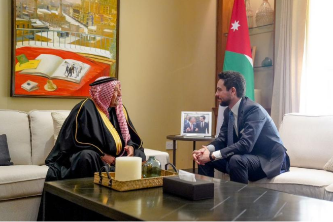 بالصور ..  ولي العهد يلتقي الشيخ ضيف الله القلاب