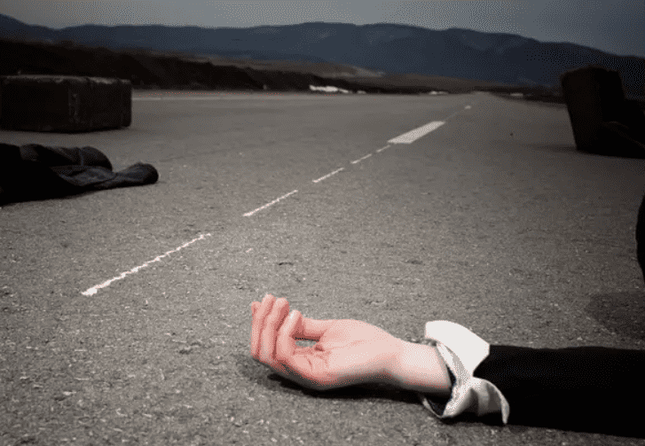 رمى زوجته الحامل من الطابق الرابع ونزل لحرق جثتها ..  تفاصيل