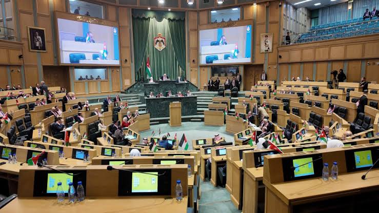 مذكرة نيابية تطالب بإعادة النظر في شروط القبول بـ "المعهد القضائي"  ..  وثيقة 