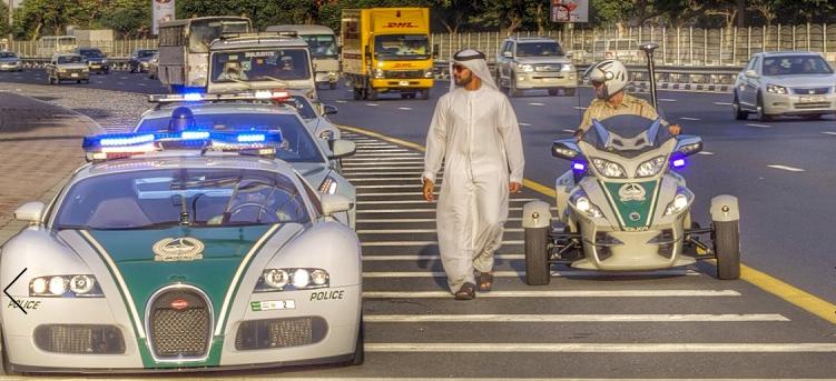 بالفيديو  ..  "24 مليون درهم " تجول شوارع دبي 