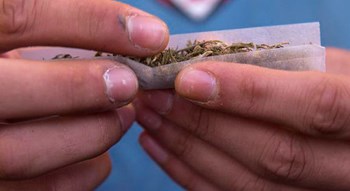 أميركية تشكو للشرطة "سوء جودة المخدرات"