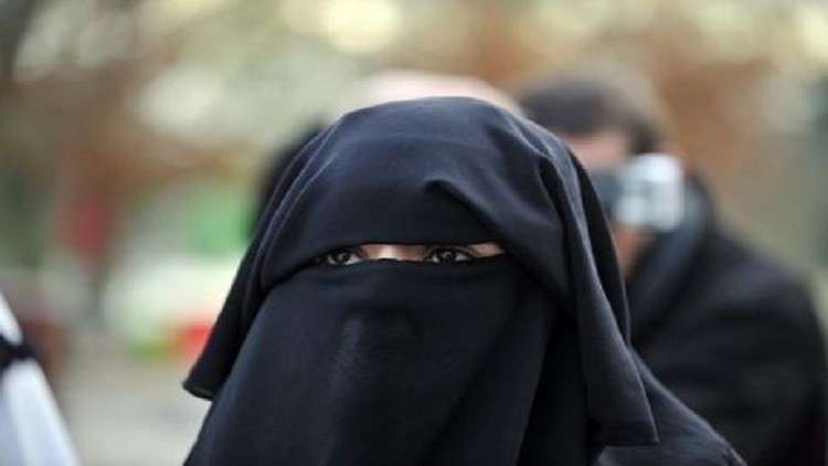 الجزائر تمنع النقاب في المدارس بعد حذف "البسملة" من الكتب المدرسية 