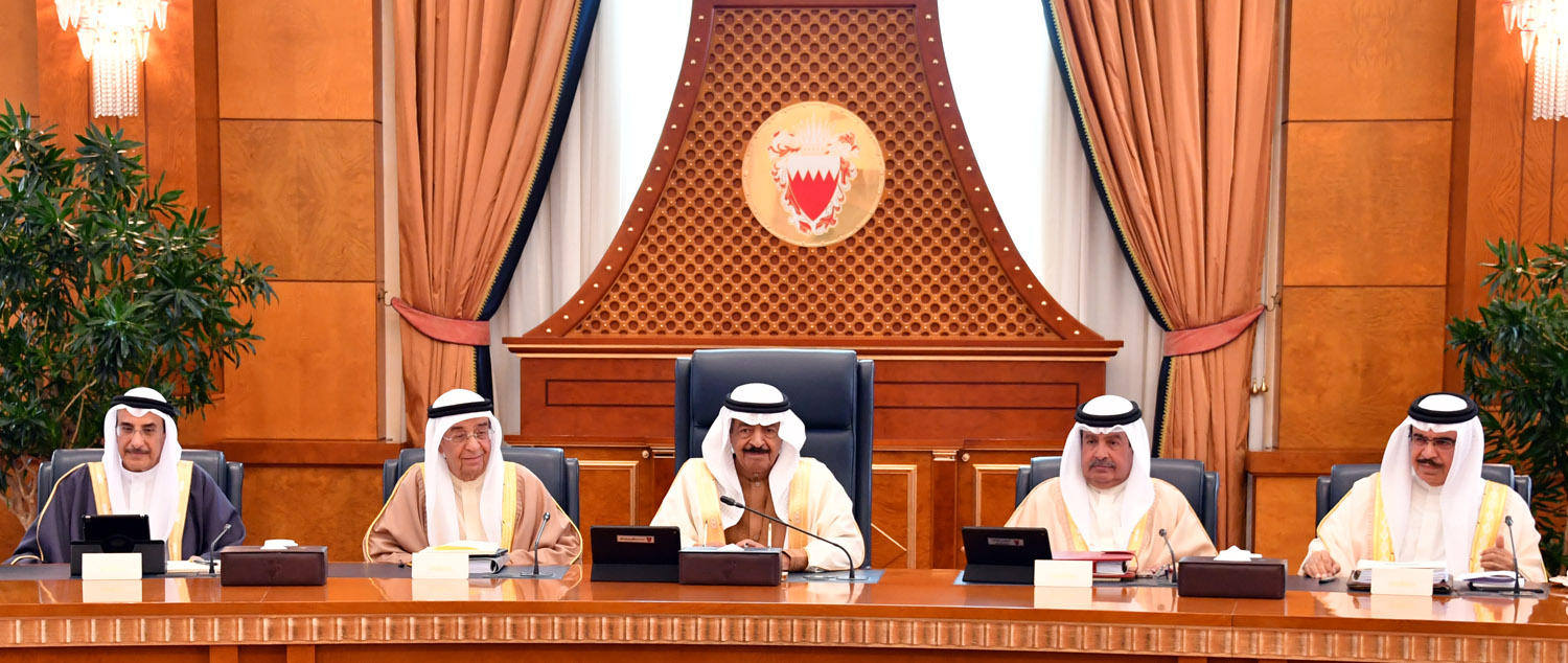 رئيس الوزراء يوجه إلى توفير كافة أوجه الرعاية والخدمة والمساعدة للحجاج البحرينيين