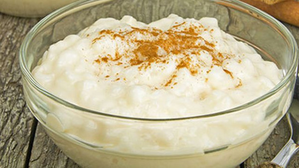طريقة عمل الرز بالحليب مع الفراولة الشهية