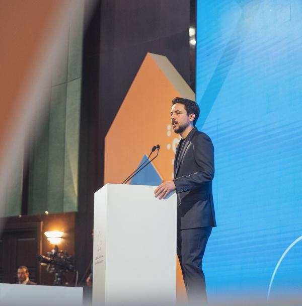 ولي العهد: منصة تجمع الشباب بصناع القرار