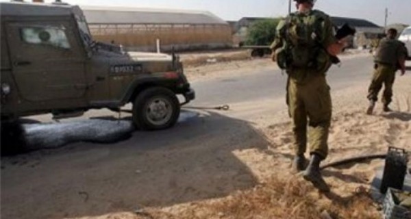 إلقاء عبوة ناسفة نحو الجدار الفاصل