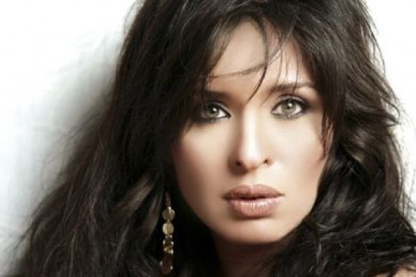 بالصور  ..  من هو الرئيس المصري الوحيد الذي لم ترقص الراقصة دينا امامه ؟ 