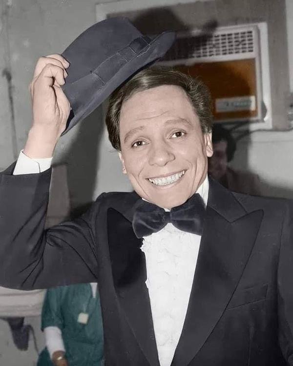 "يستمتع بالأجواء المنزلية مع أحفاده" ..  كيف يقضي عادل إمام يومياته بالتزامن مع عيد ميلاده الـ 82؟