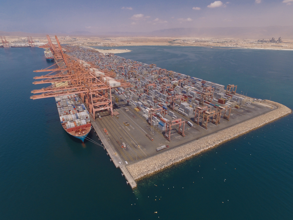 سلطنة عُمان: إصابة عامل بهجوم بمسيرتين على ميناء صلالة