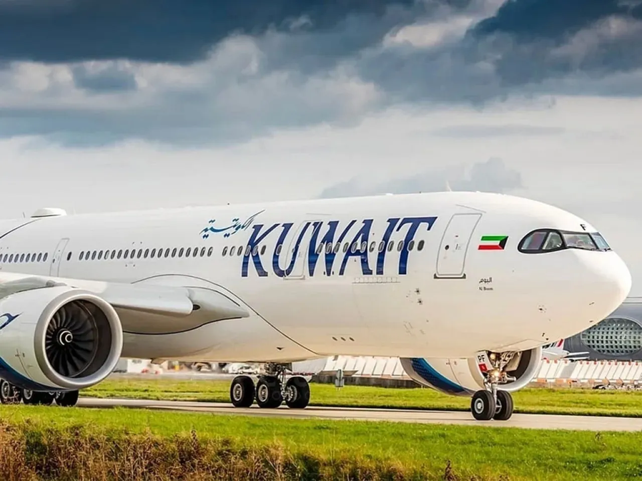 الكويت تعلن إعادة فتح مجالها الجوي