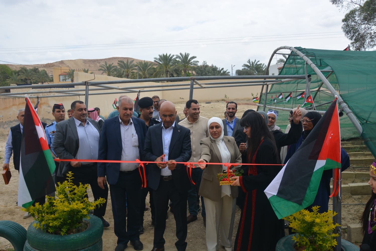 مدرسة الجواسرة الشاملة للبنات تُنظِّم احتفالاً وطنياً تربوياً بعنوان: "عهد يتجدد وإنجاز يتمدد"