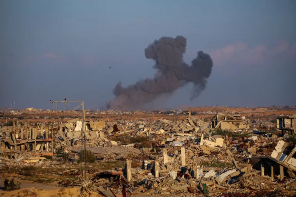 الاحتلال ينسف مباني ويشن غارات شرقي غزة