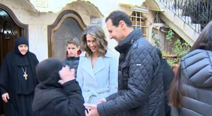 بالفيديو ..  بشار الأسد وزوجته يحتفلان بعيد الميلاد