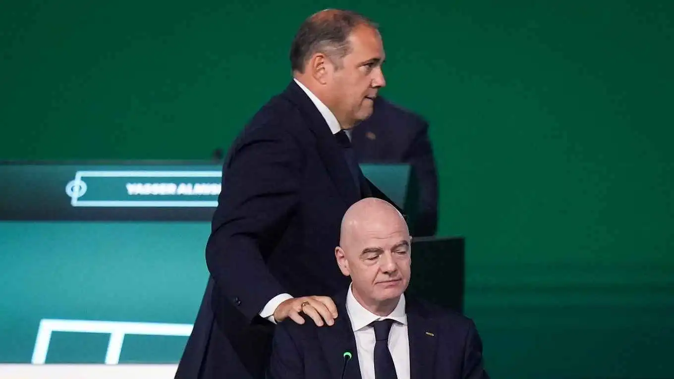 ليس ناصر الخليفي ..  أول منافس لإنفانتينو على رئاسة الفيفا بعد أزمة كأس العالم 