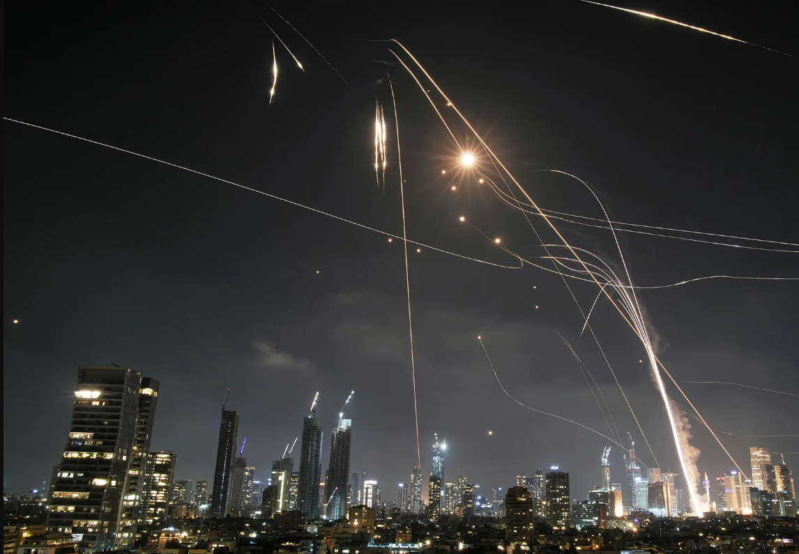 إعلام عبري: "إسرائيل" تتعرض لأوسع هجوم إيراني منذ بدء الحرب