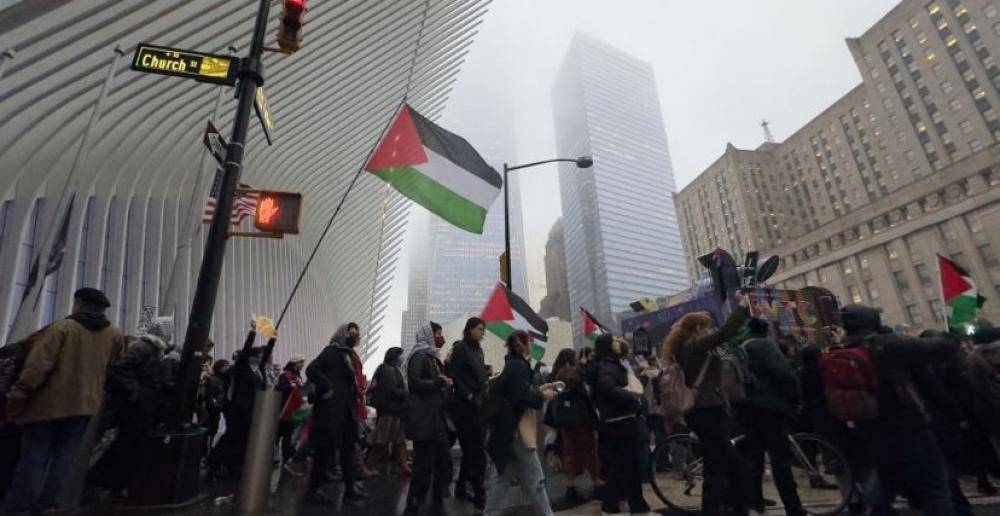 مظاهرة مؤيدة لغزة تغلق مدخل مركز التجارة العالمي في نيويورك