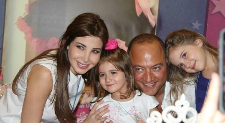 فيديو يهز الوجدان والدموع  ..  قتيل "فيلا نانسي عجرم" يداعب طفله