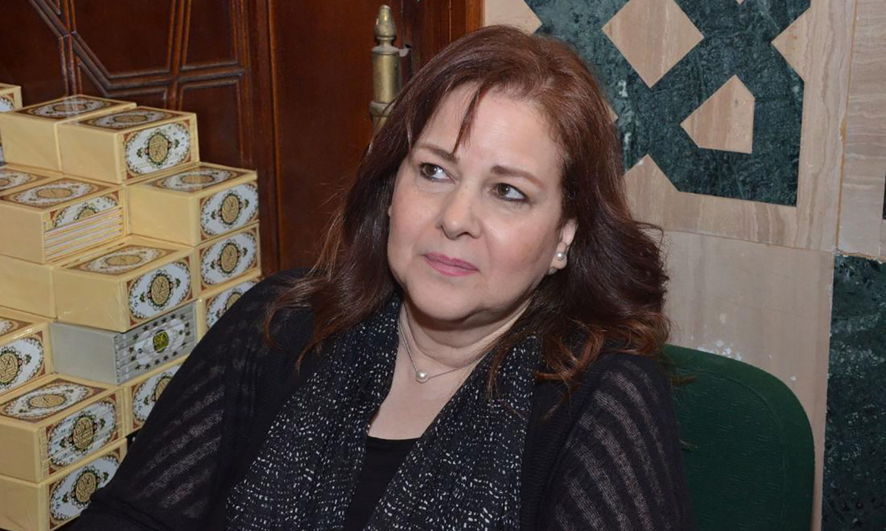 الفنانة دلال عبدالعزيز تعاني من تليف شديد في الرئة