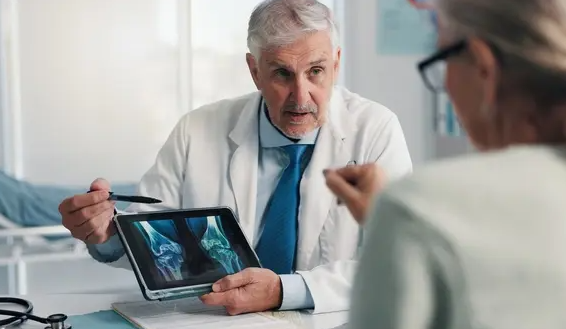 اكتشاف علمي قد يُغني عن الرياضة ..  بروتين يحمي العظام حتى دون حركة