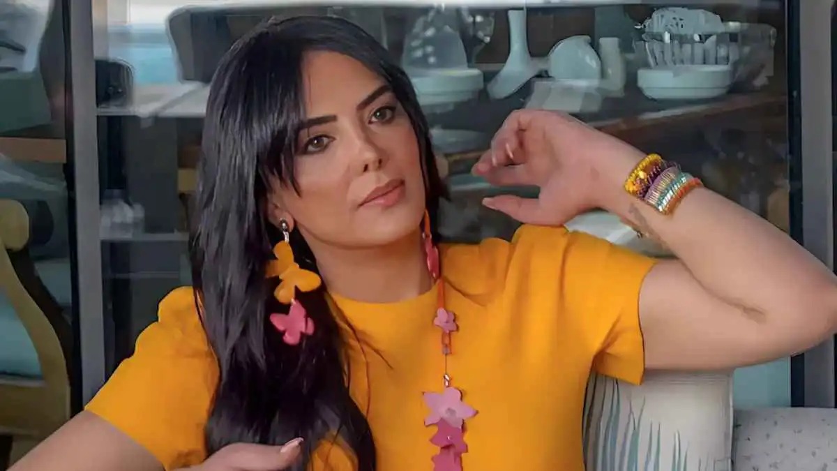 حورية فرغلي تستغيث بالأمن المصري بعد محاولة بلطجية اقتحام منزلها (فيديو) 