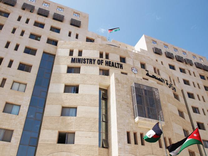 موظفو الصحة العاملون بالخارج يناشدون لحل أزمة تجديد الإجازات بعد 10 سنوات