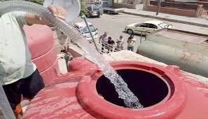  أهالي "الحمرا" بلا مياه منذ شهر ..  ومناشدات لايصال المياه لمنازلهم