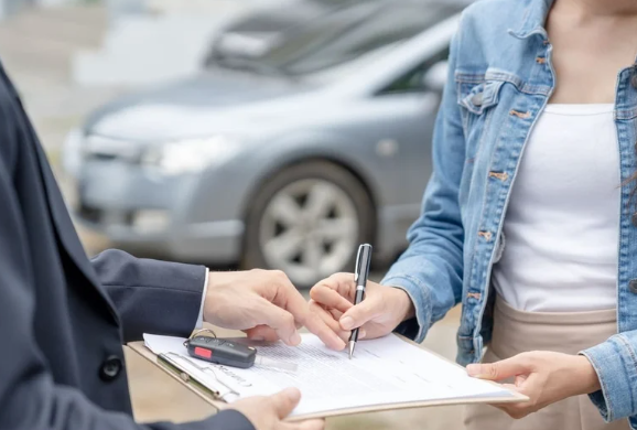 تعرف على أخطاء شراء السيارة الأولى لك وكيف تتجنبها بثقة