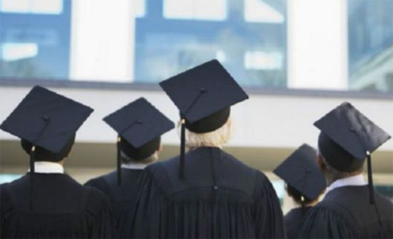 أب يناشد "الرزاز" : أبنائي (5) خريجو جامعات لم يحصلوا على اي وظيفة و عاطلون عن العمل منذ سنوات